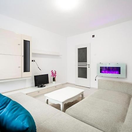 Nice apartament Arad Exterior foto